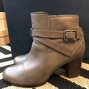 Cole Haan Cassidy Buckle Heeled Bootie (US 7)